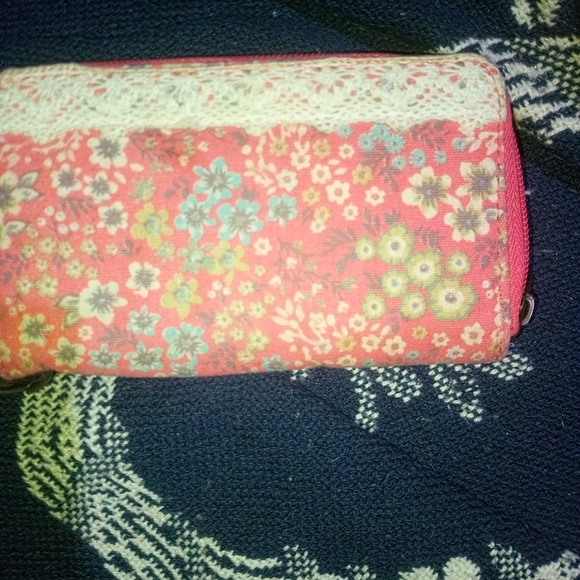 Claire's Coral Floral Women's Wallet - Picture 1 of 4